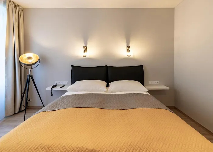 Abri Hotel